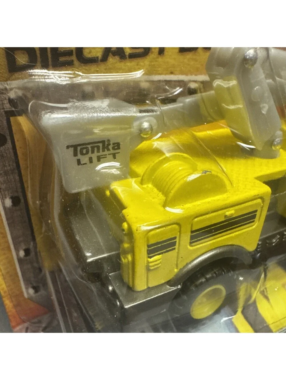 Tonka Metal Cherry Picker Bucket Truck City Defenders 1:64 Yellow 2014